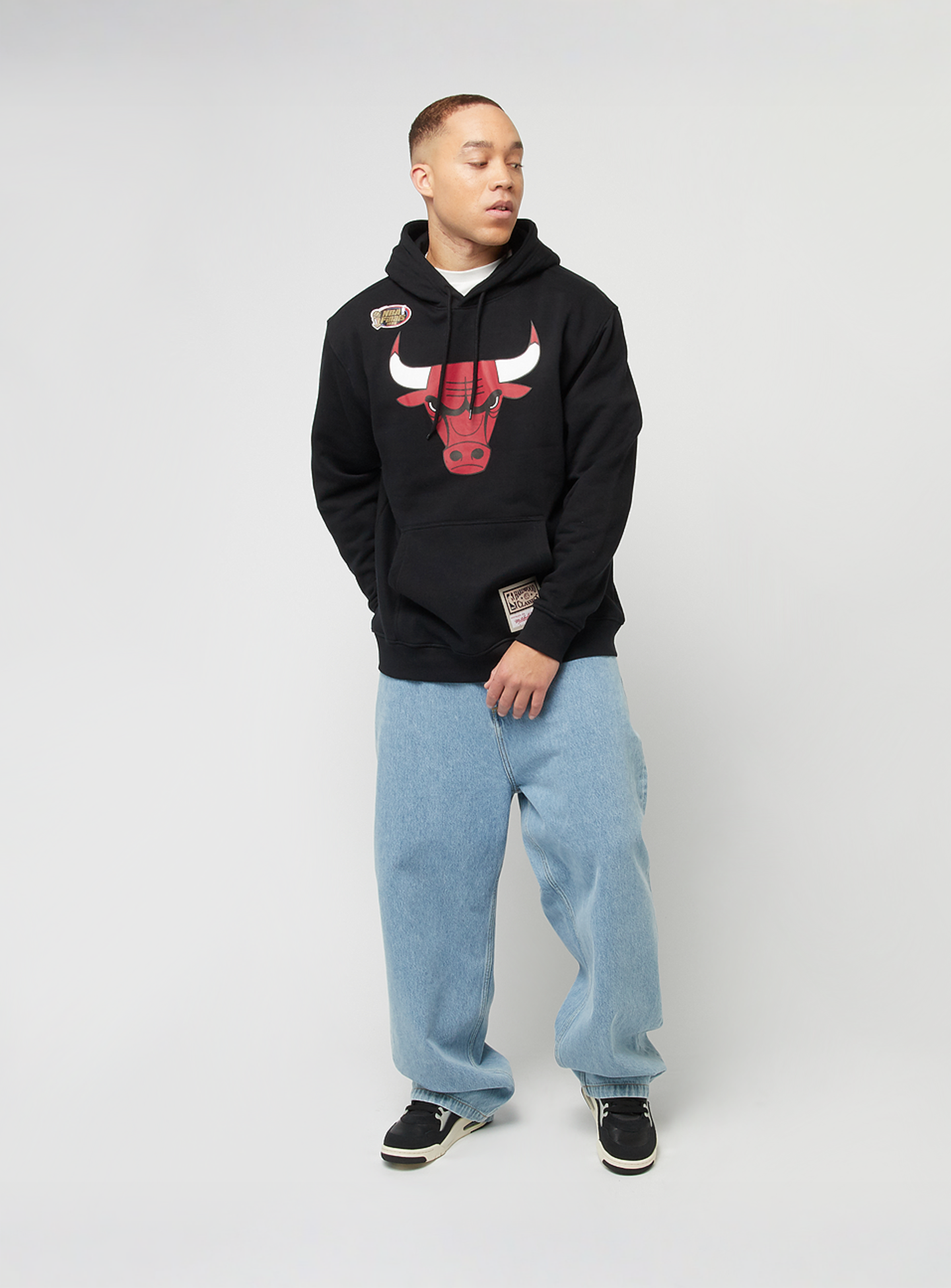 Mitchell & Ness, NBA Chicago Bulls Logo Hoody, black, Image 6 of 6