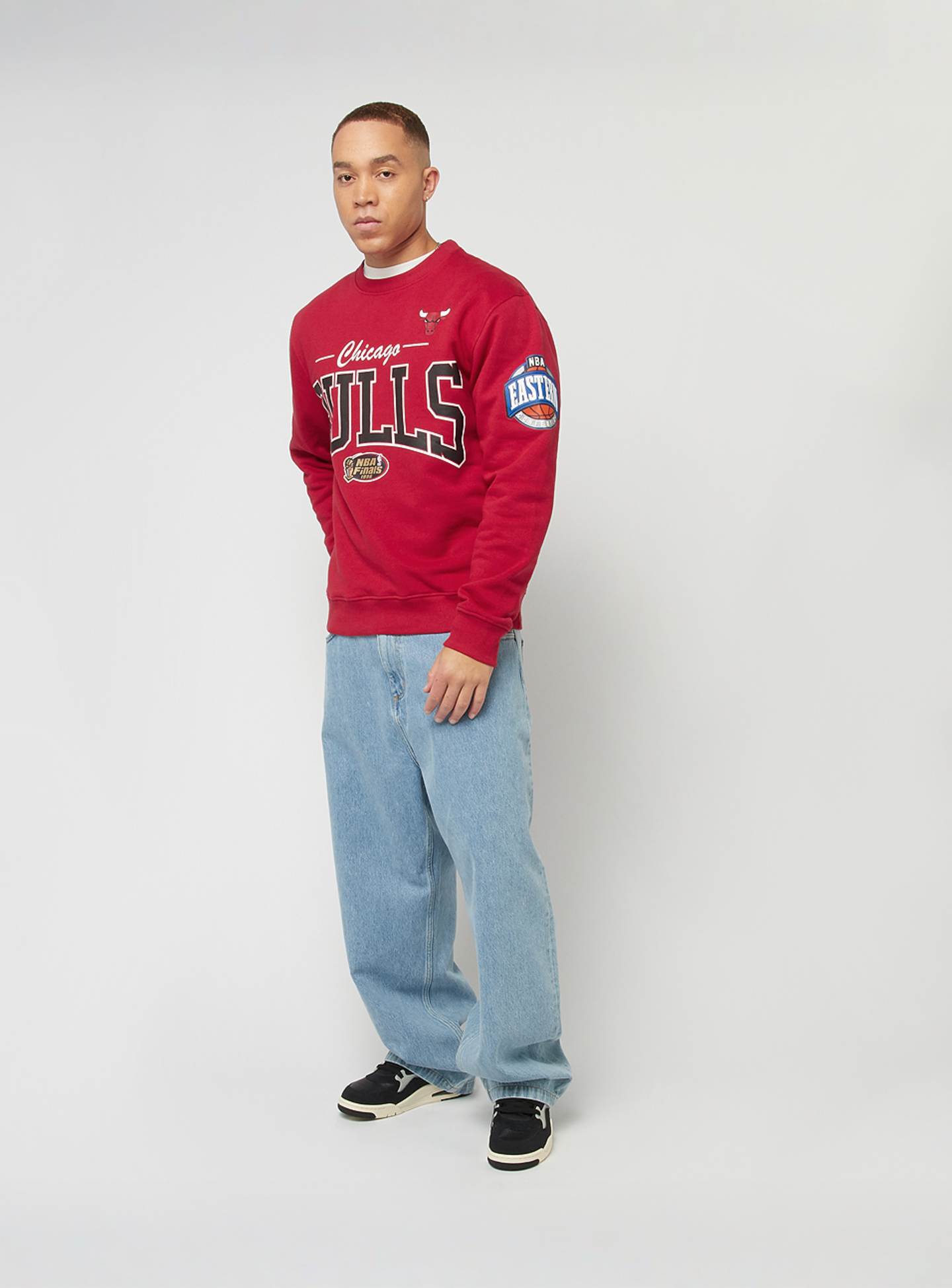 Mitchell & Ness, NBA Chicago Bulls There & Back Fleece Crew, red, Image 6 of 6