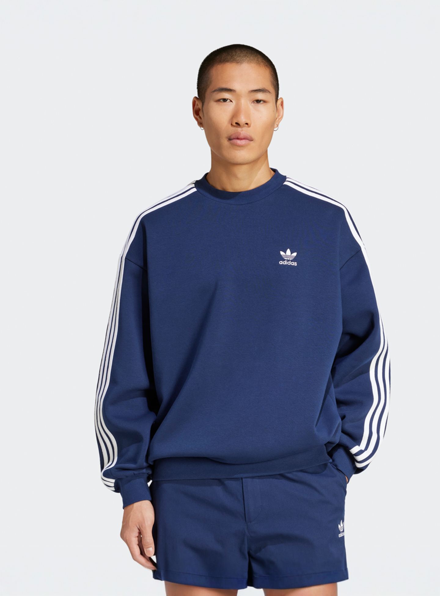 adidas Originals, Oversized 3-Streifen Crew Sweatshirt, blue, Image 1 of 5