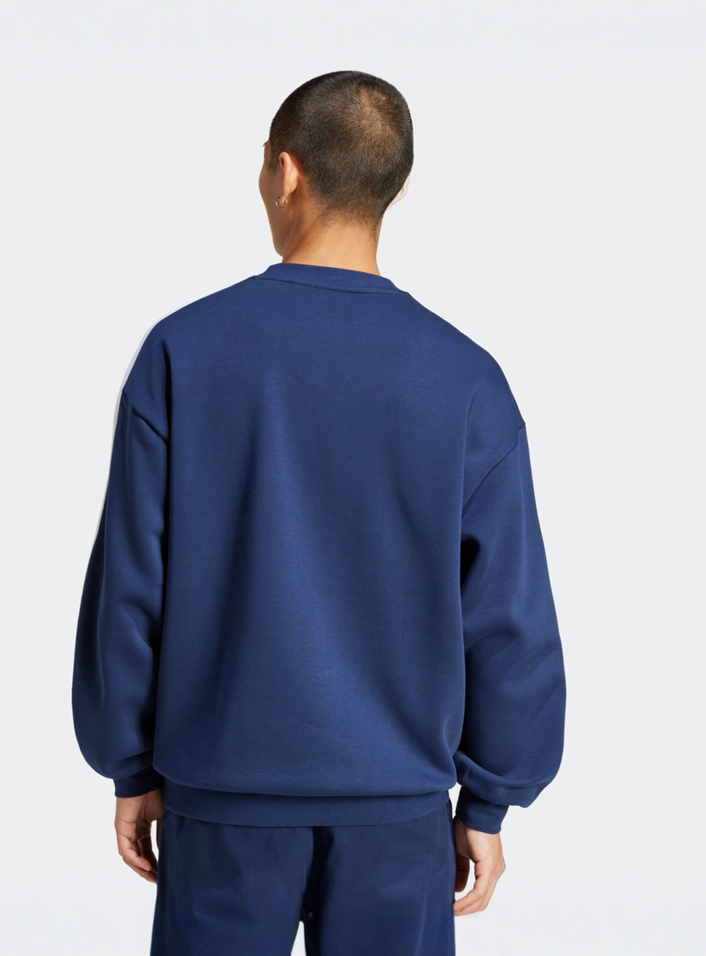 adidas Originals, Oversized 3-Streifen Crew Sweatshirt, blue, Image 2 of 5