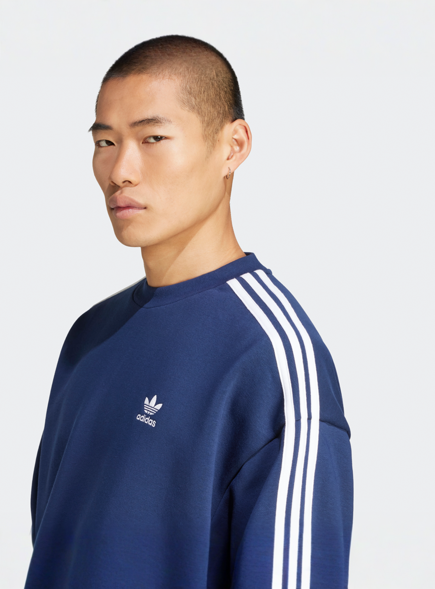 adidas Originals, Oversized 3-Streifen Crew Sweatshirt, blue, Image 3 of 5