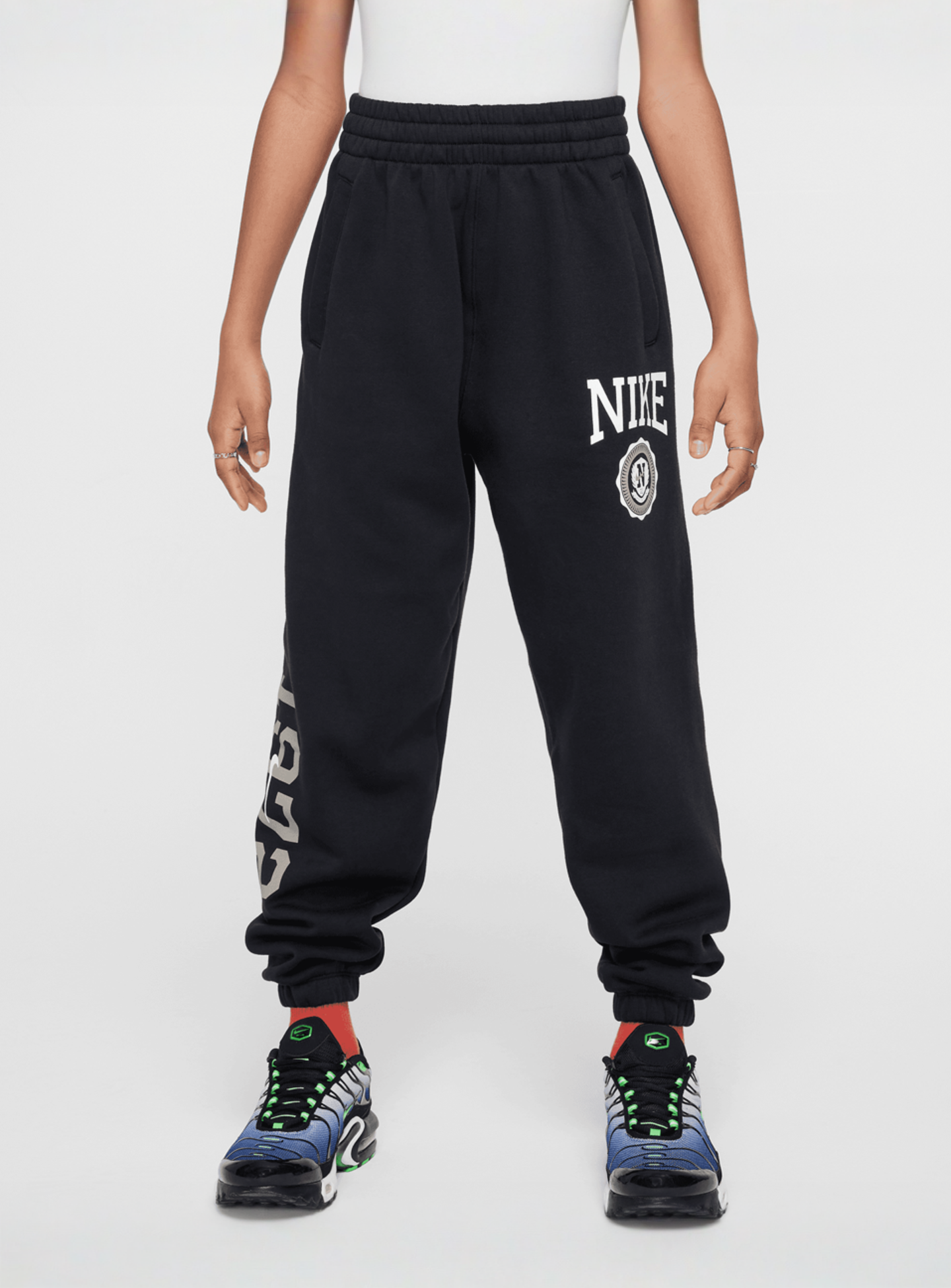 Nike, Sportswear Club Fleece Loose Pants, black, Image 1 of 6