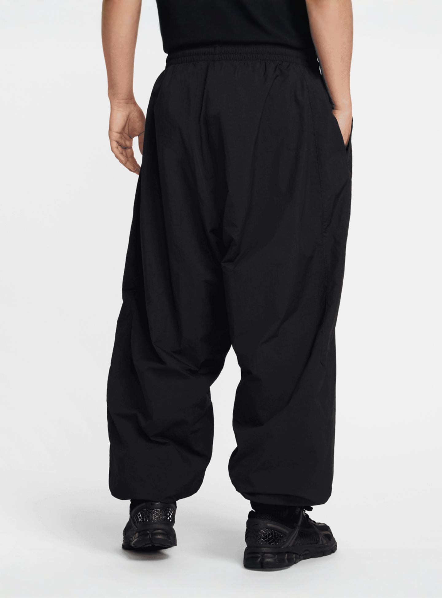Nike, Club Woven Oversized Track Pants, black, Image 2 of 6