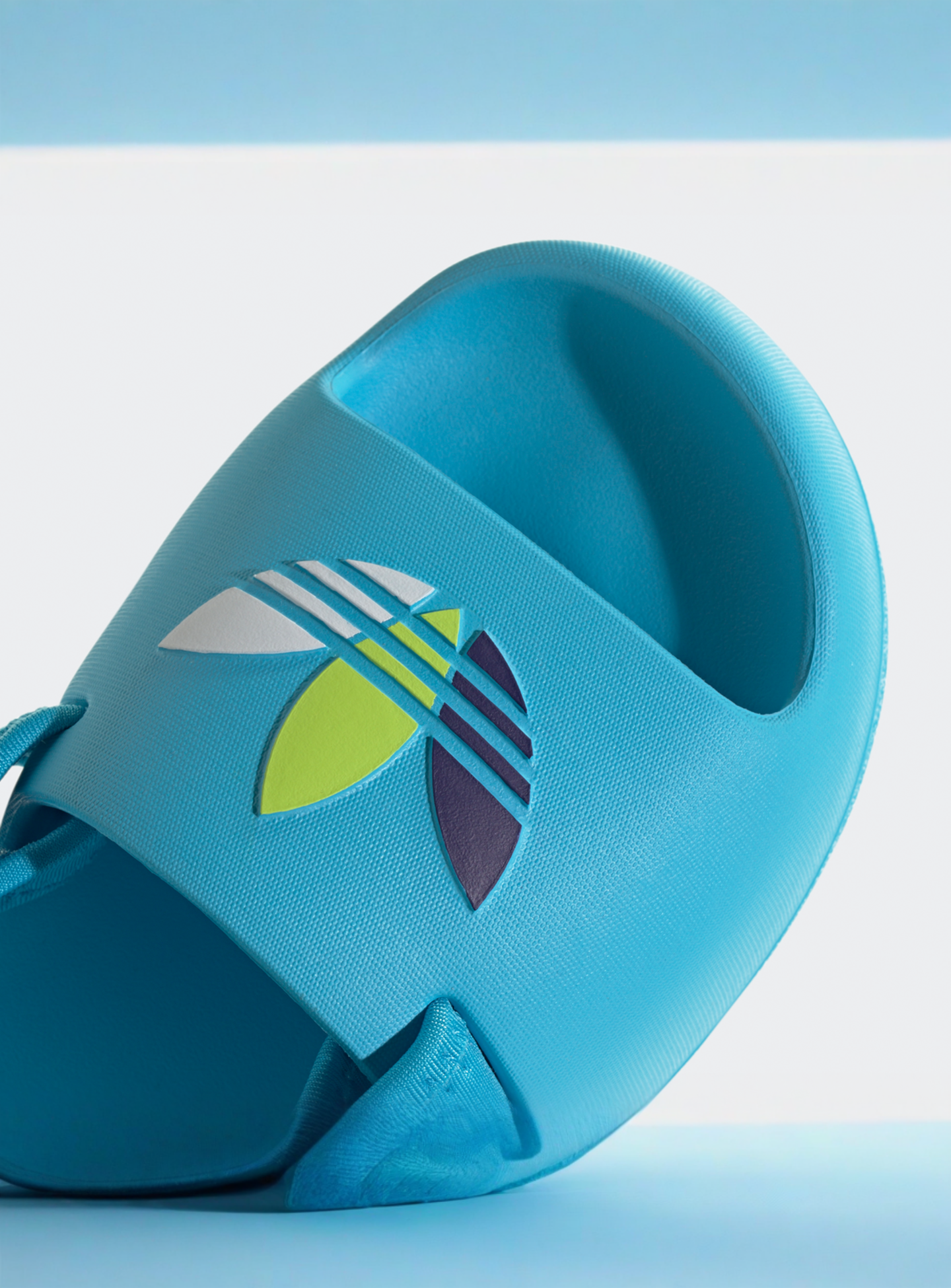 adidas Originals, Adifom Adilette Kids Slides (GS), blue, Image 7 of 8