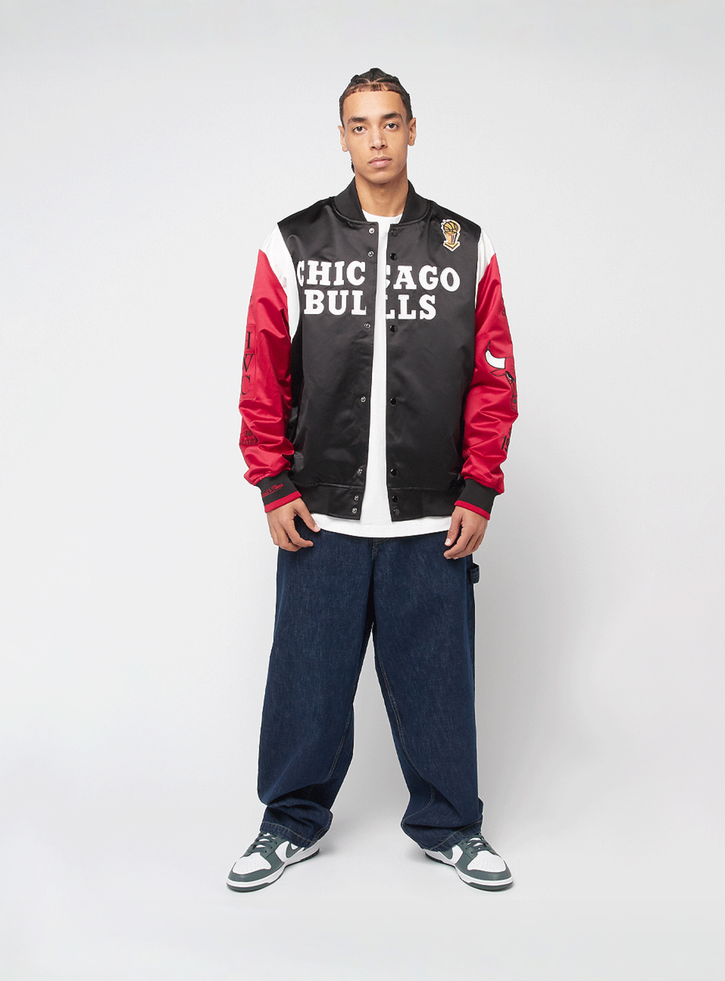 Mitchell & Ness, NBA Team Origins Satin Jacket Vintage Logo Chicago Bulls, black, Image 8 of 8