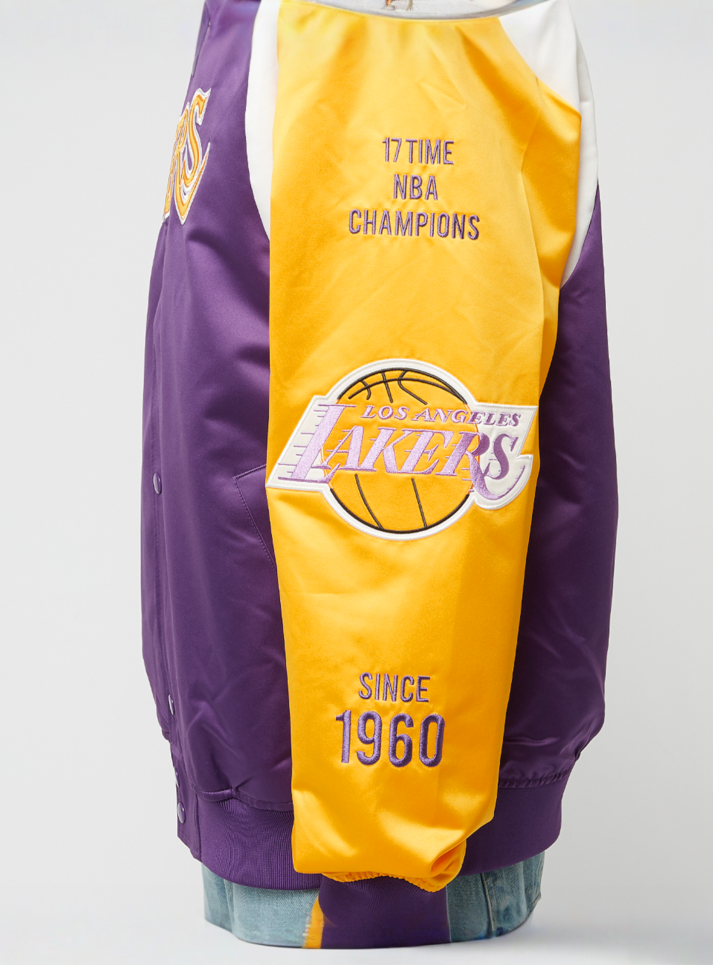 Mitchell & Ness, NBA Team Origins Satin Jacket Vintage Logo LA Lakers, purple, Image 3 of 8