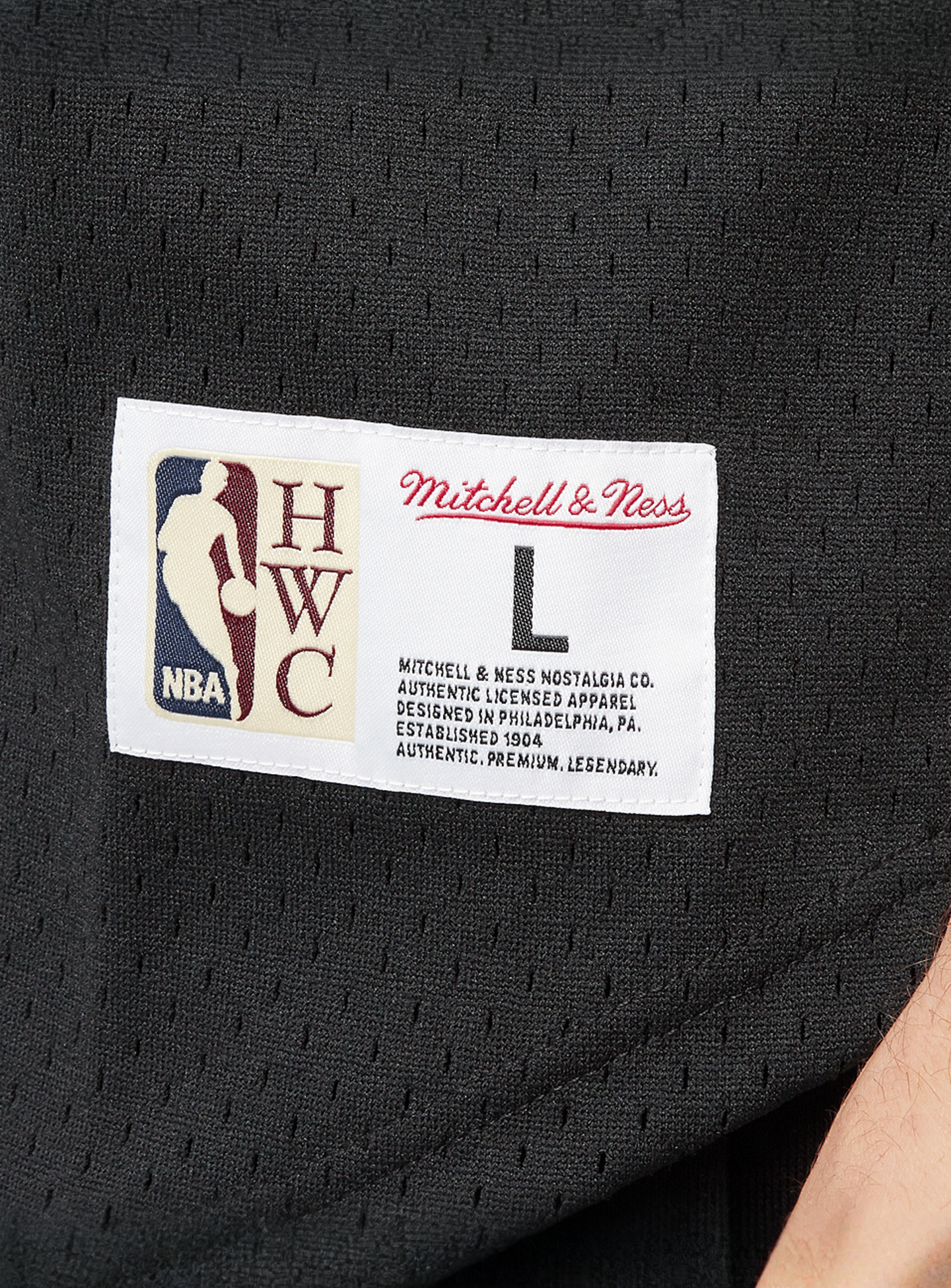 Mitchell & Ness, NBA On the Clock Mesh Button Front Vintage Logo Chicago Bulls, black, Image 4 of 6