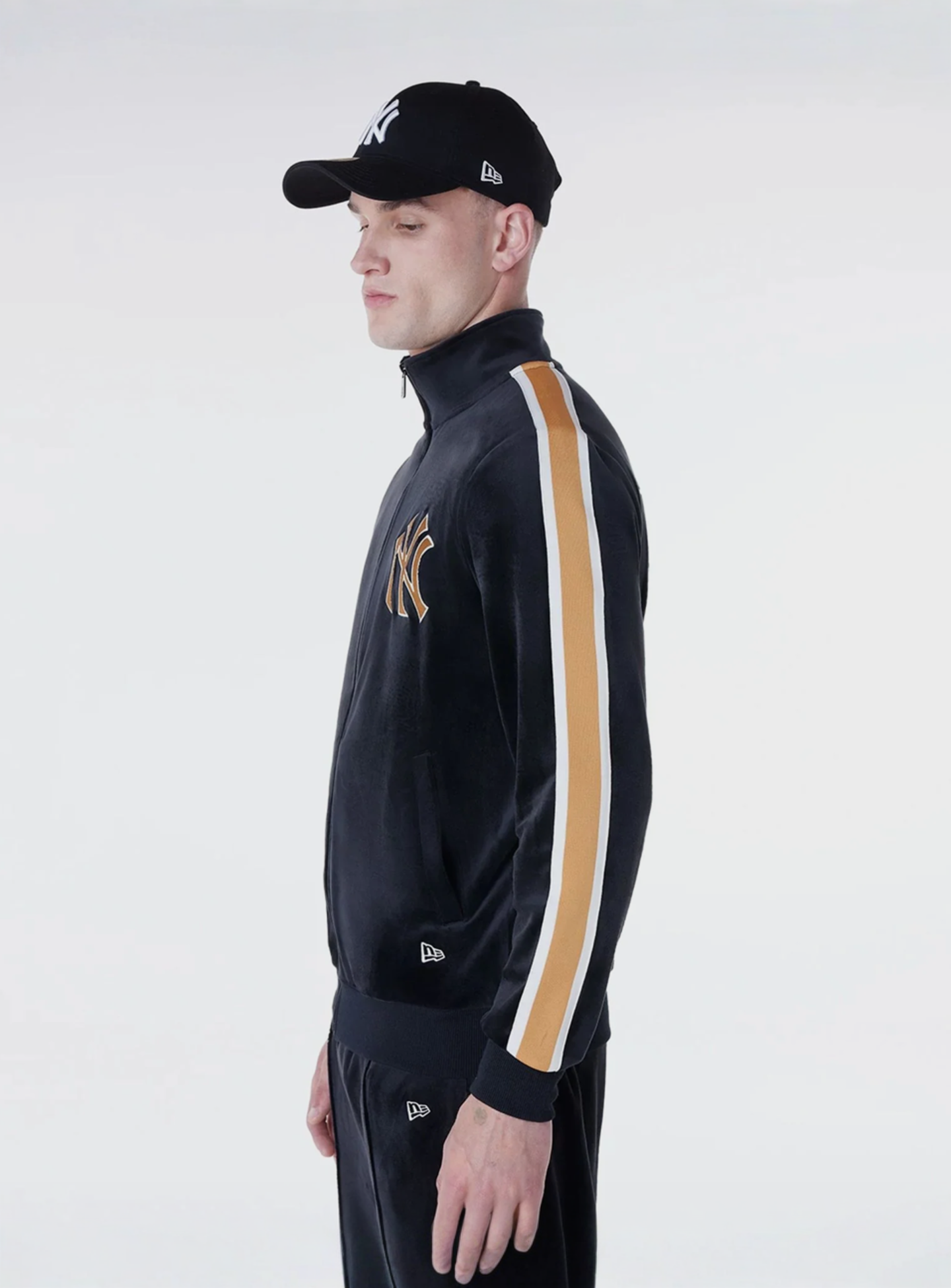 New Era, MLB Velour Track Top New York Yankees, black, Image 2 of 7