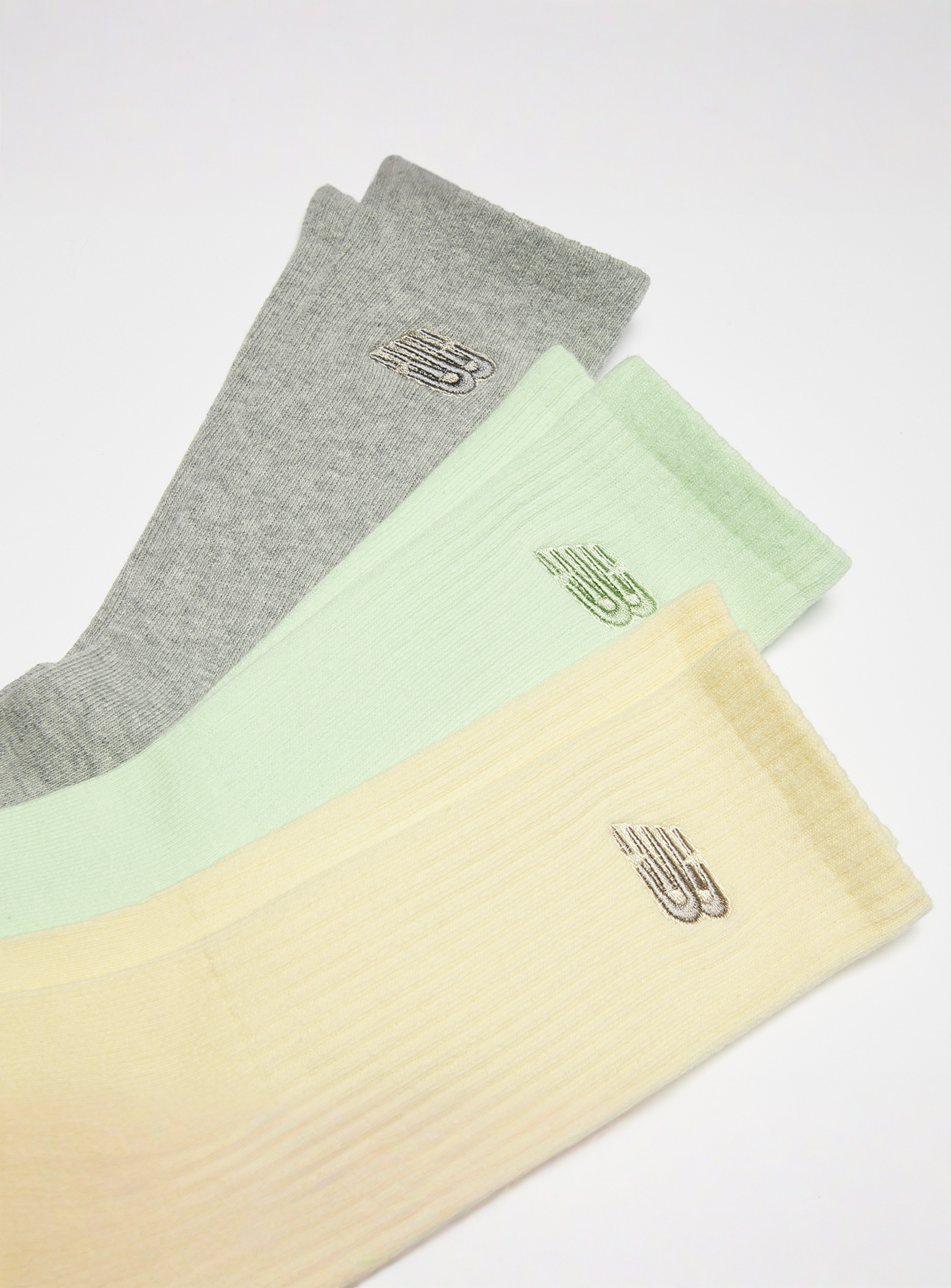 New Balance, 3 PACK - Solid Midcalf Embroidery Logo Socks, multi-colour, Image 2 of 2