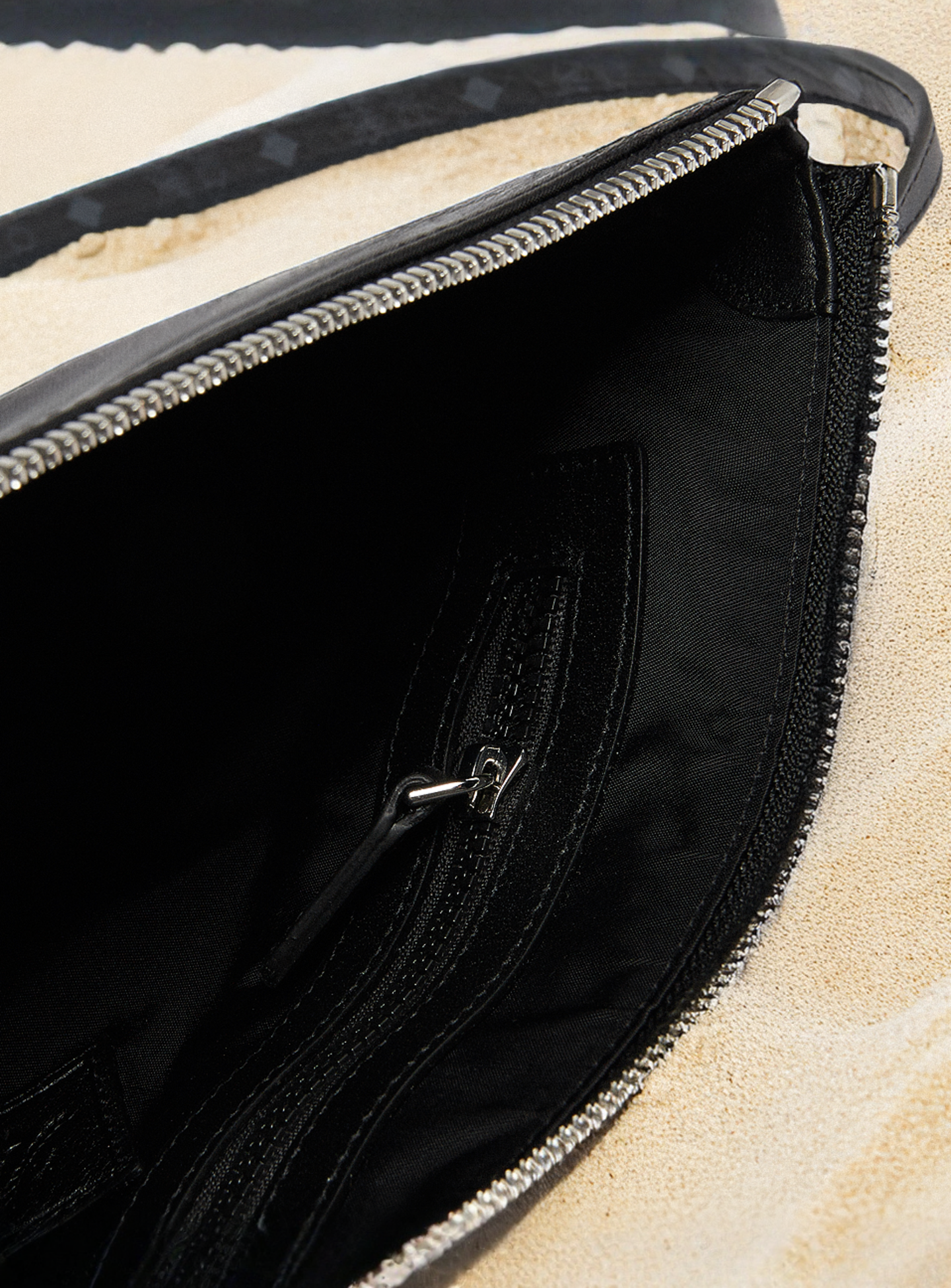 MCM x SNIPES, Aren Flat Pouch Medium, black, Image 5 of 9