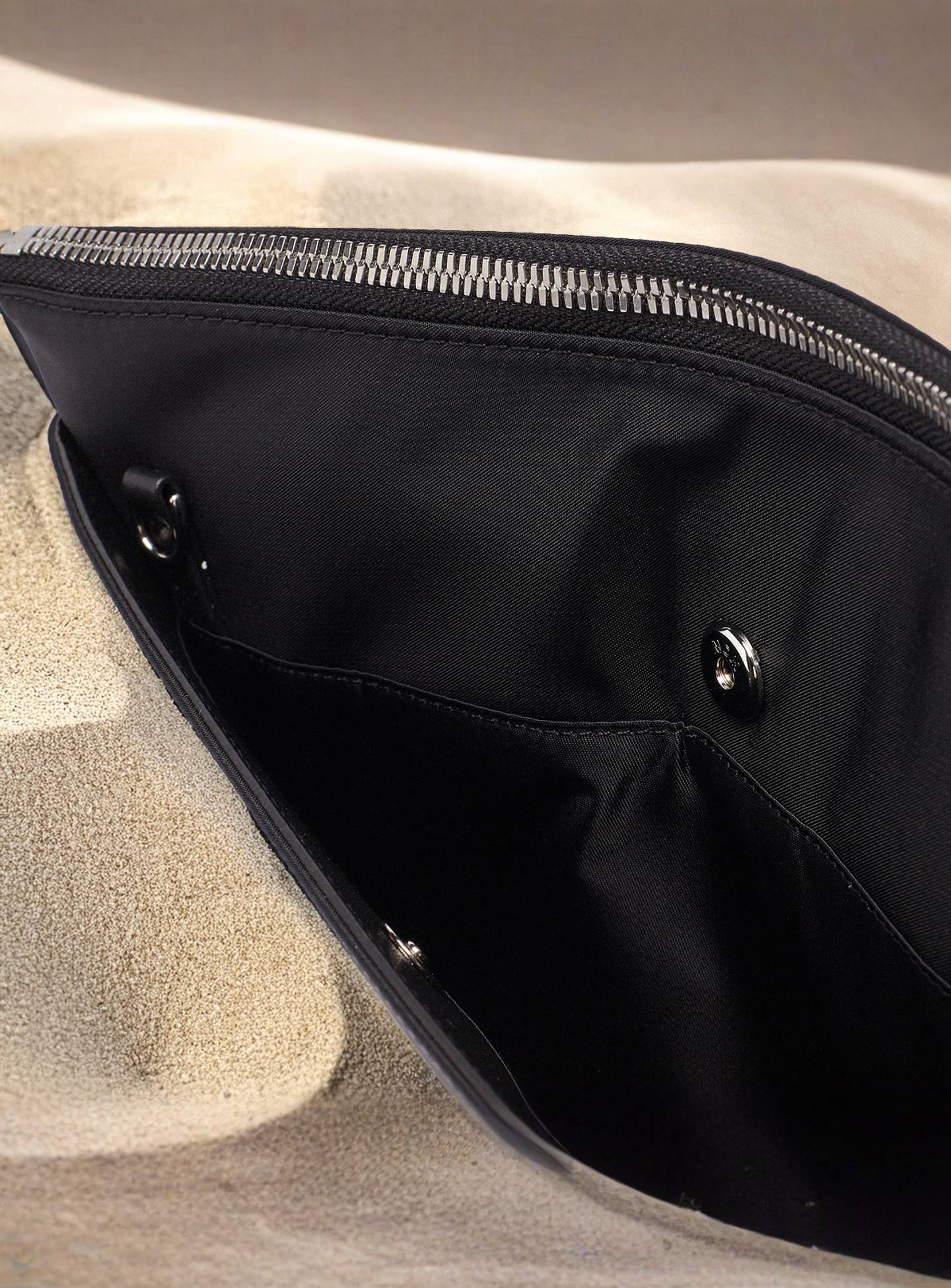 MCM x SNIPES, Aren Flat Pouch Medium, black, Image 6 of 9