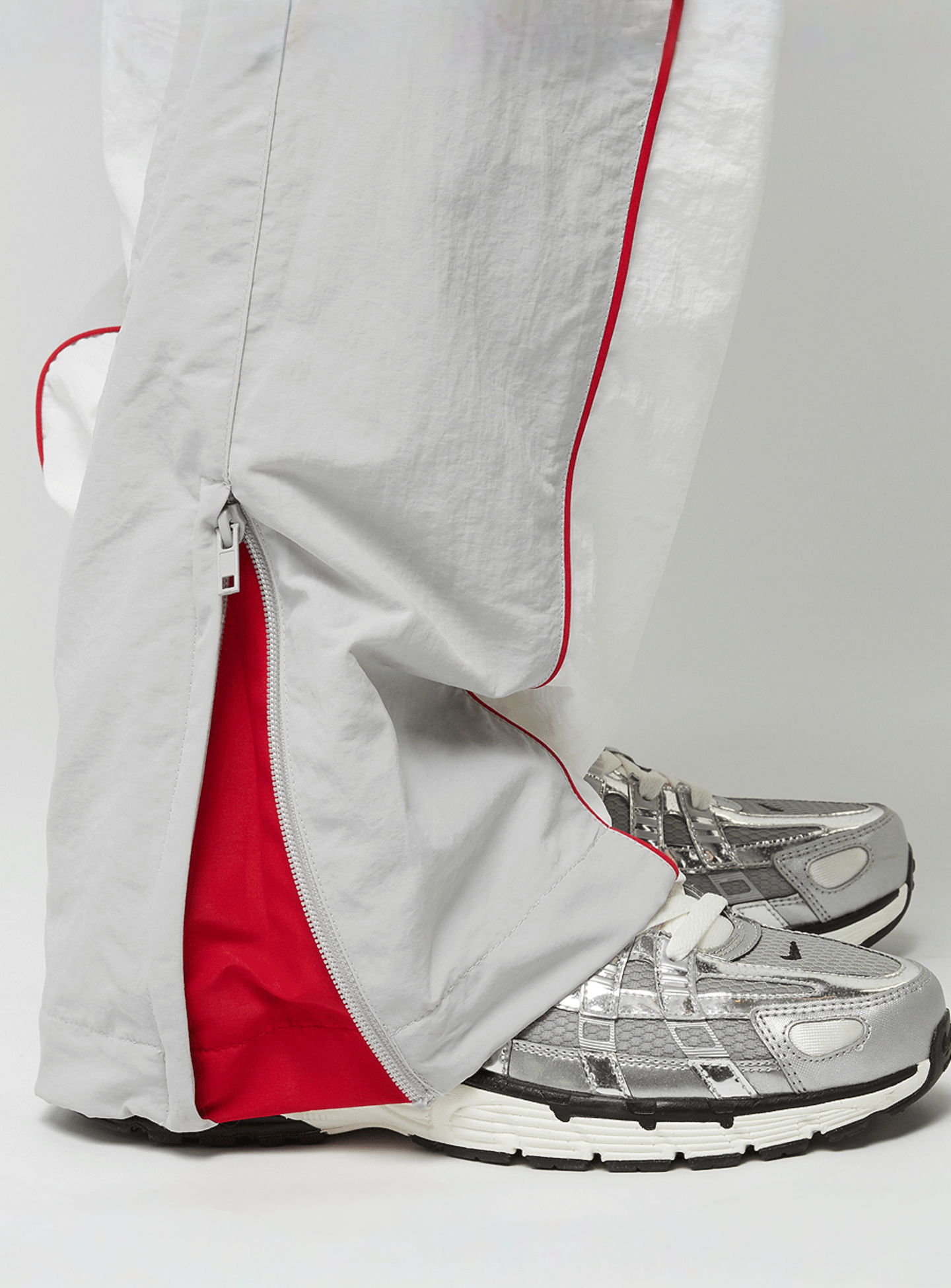 zəяo si:x nœf, Primary Logo Oversized Straight Leg Color Block Trackpants, white, Image 4 of 9
