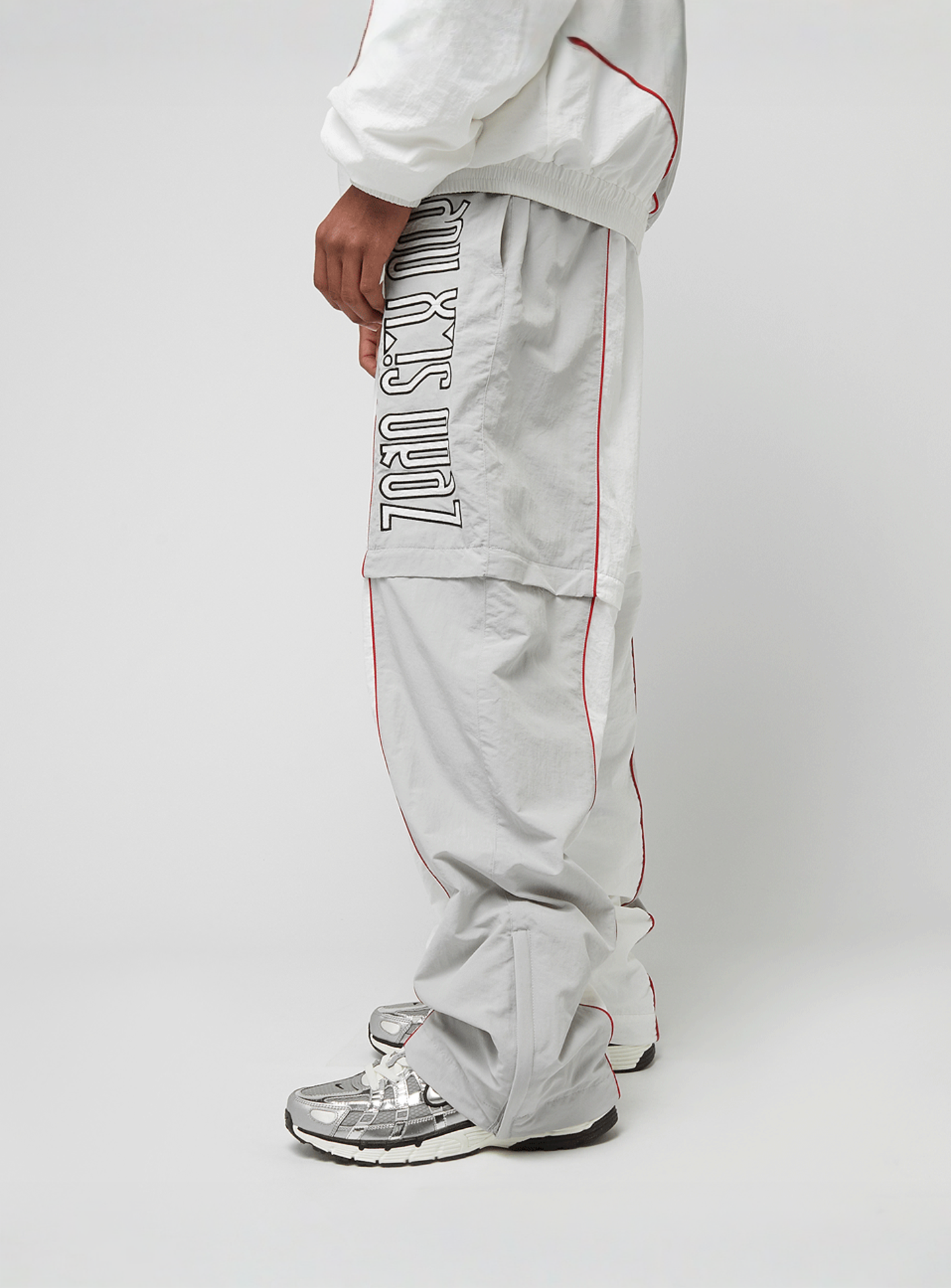 zəяo si:x nœf, Primary Logo Oversized Straight Leg Color Block Trackpants, white, Image 6 of 9