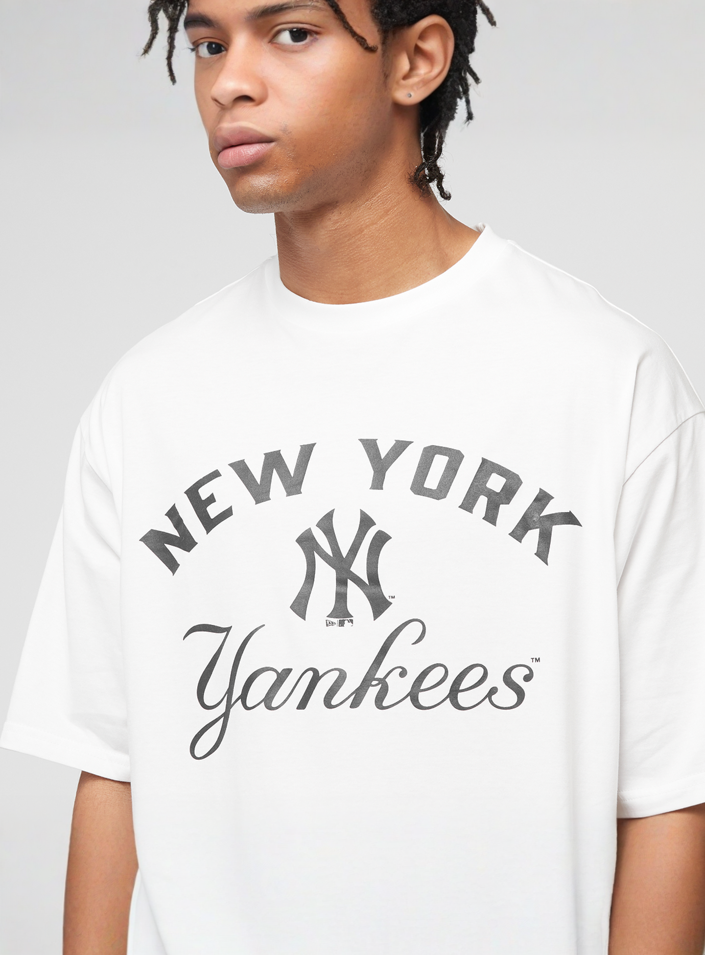 New Era, MLB Arch Graphic Oversized Tee New York Yankees, white, Image 3 of 5