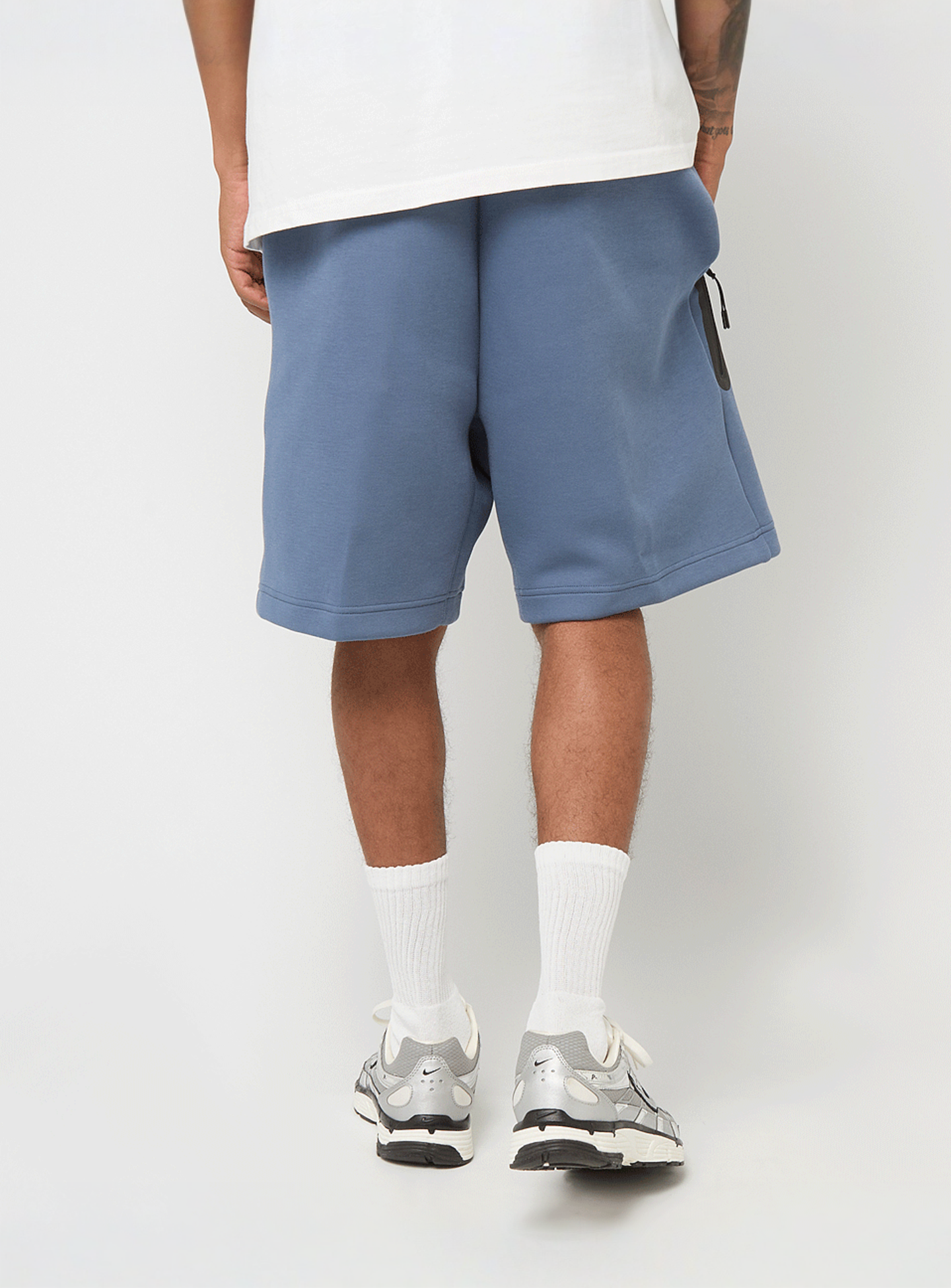 Nike, Paris Saint-Germain Tech Fleece Shorts, blue, Image 2 of 6
