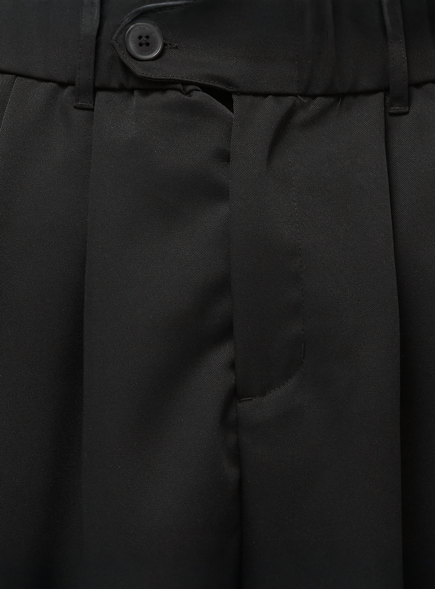 Another Cotton Lab, Double Pleated Shorts, black, Image 3 of 5