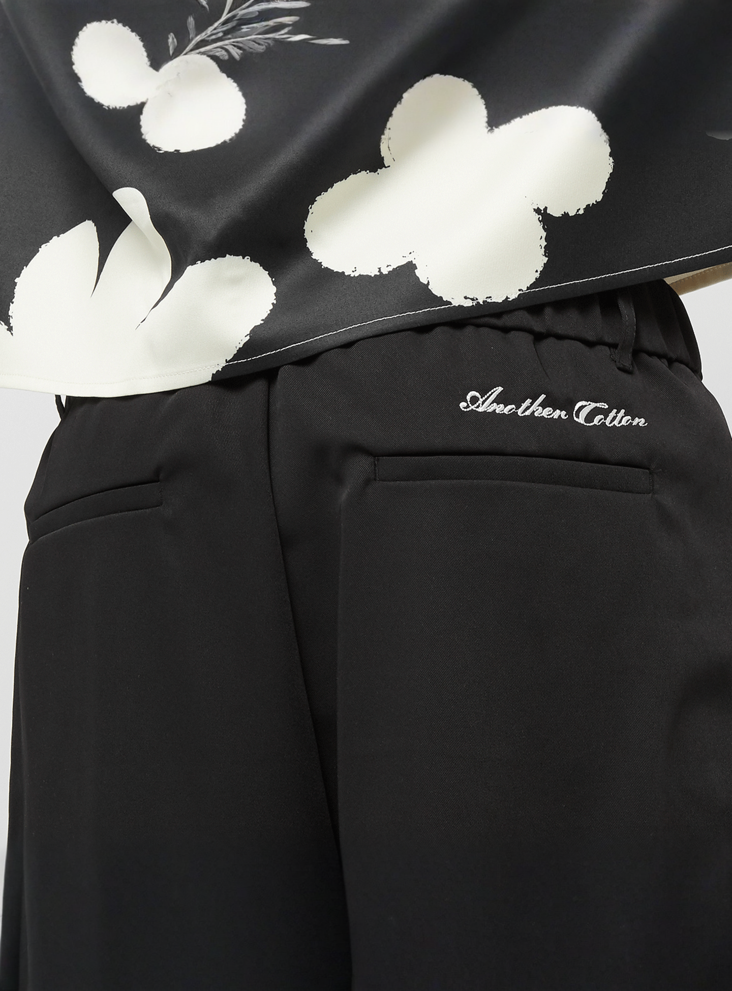 Another Cotton Lab, Double Pleated Shorts, black, Image 4 of 5