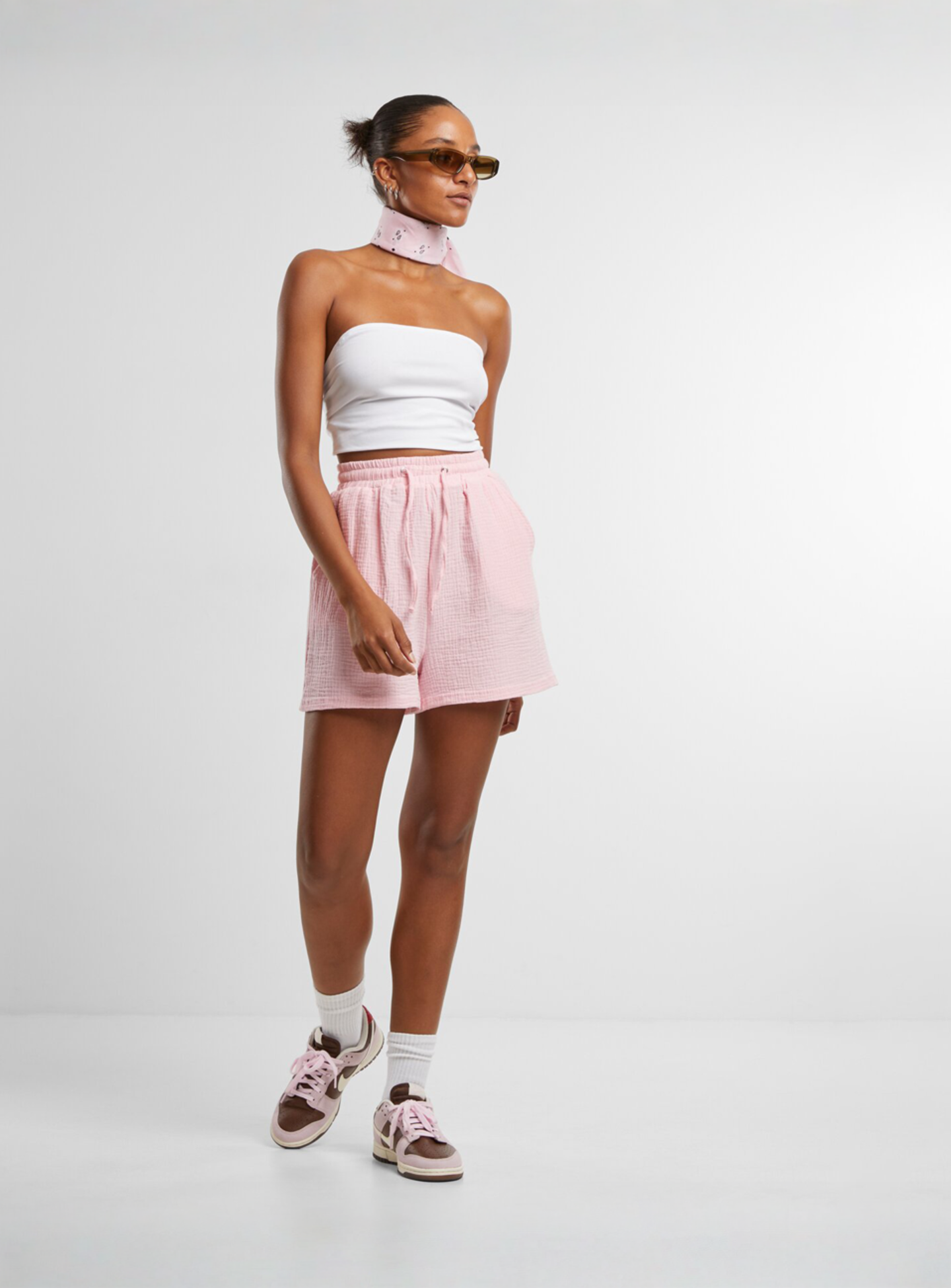 Urban Classics, Ladies Musselin Shorts, light pink, Image 4 of 4