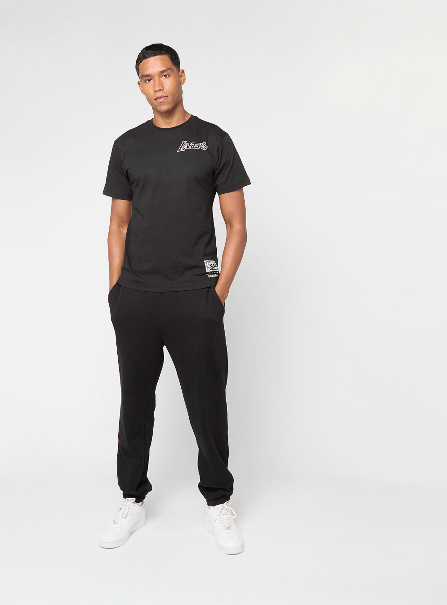 Mitchell & Ness, NBA Los Angeles Lakers HWC Overlap Graphic Tee, black, Image 6 of 6