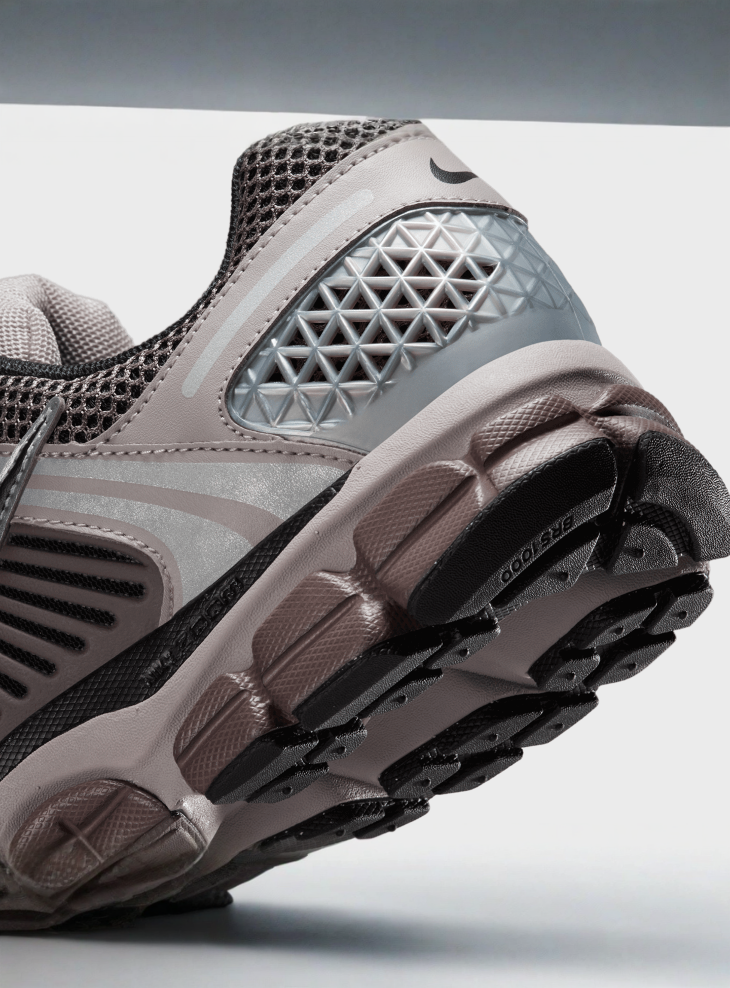 Nike, Zoom Vomero 5, brown, Image 8 of 9
