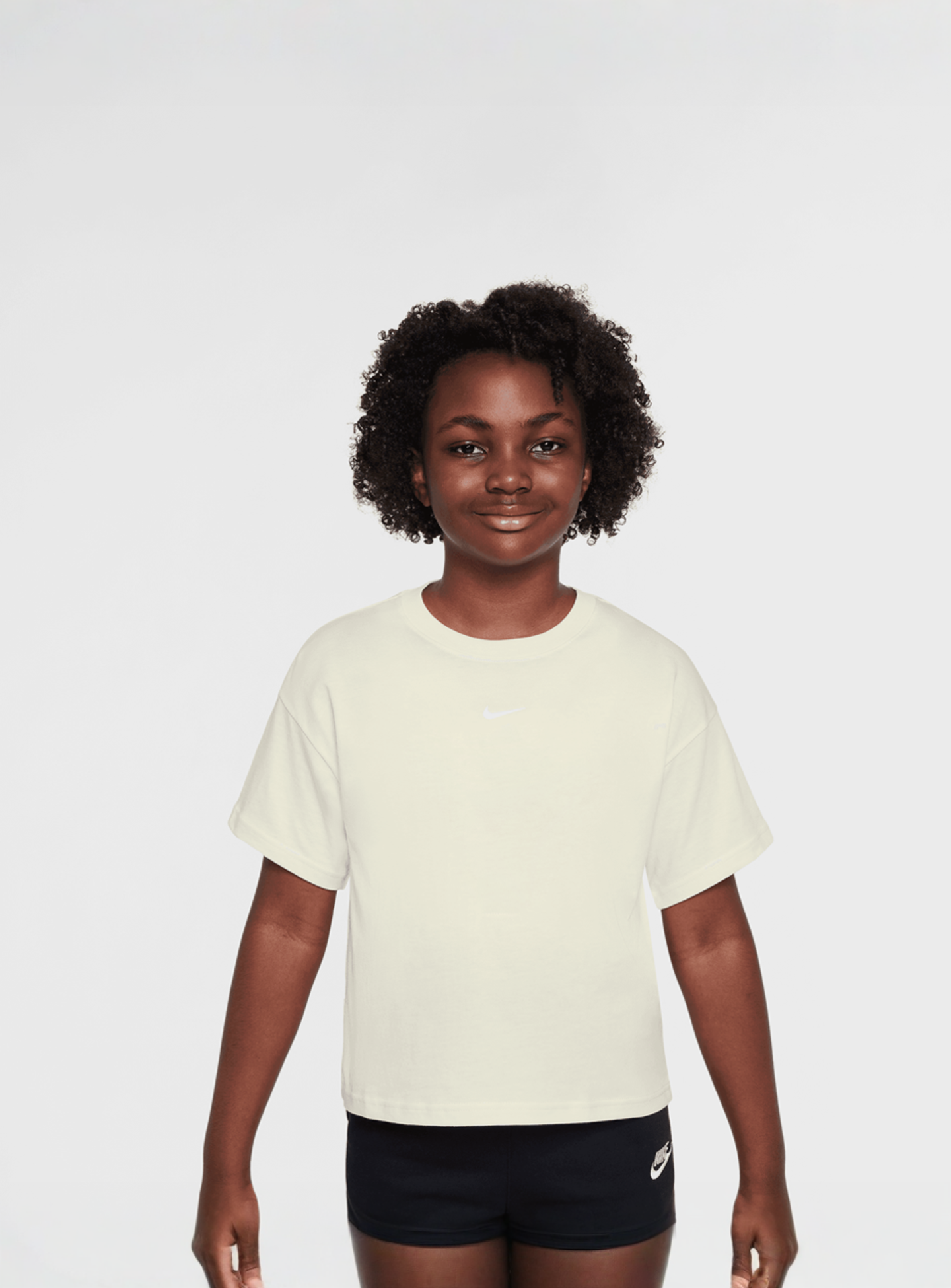 Nike, Sportswear Essential T-Shirt, beige, Image 1 of 3
