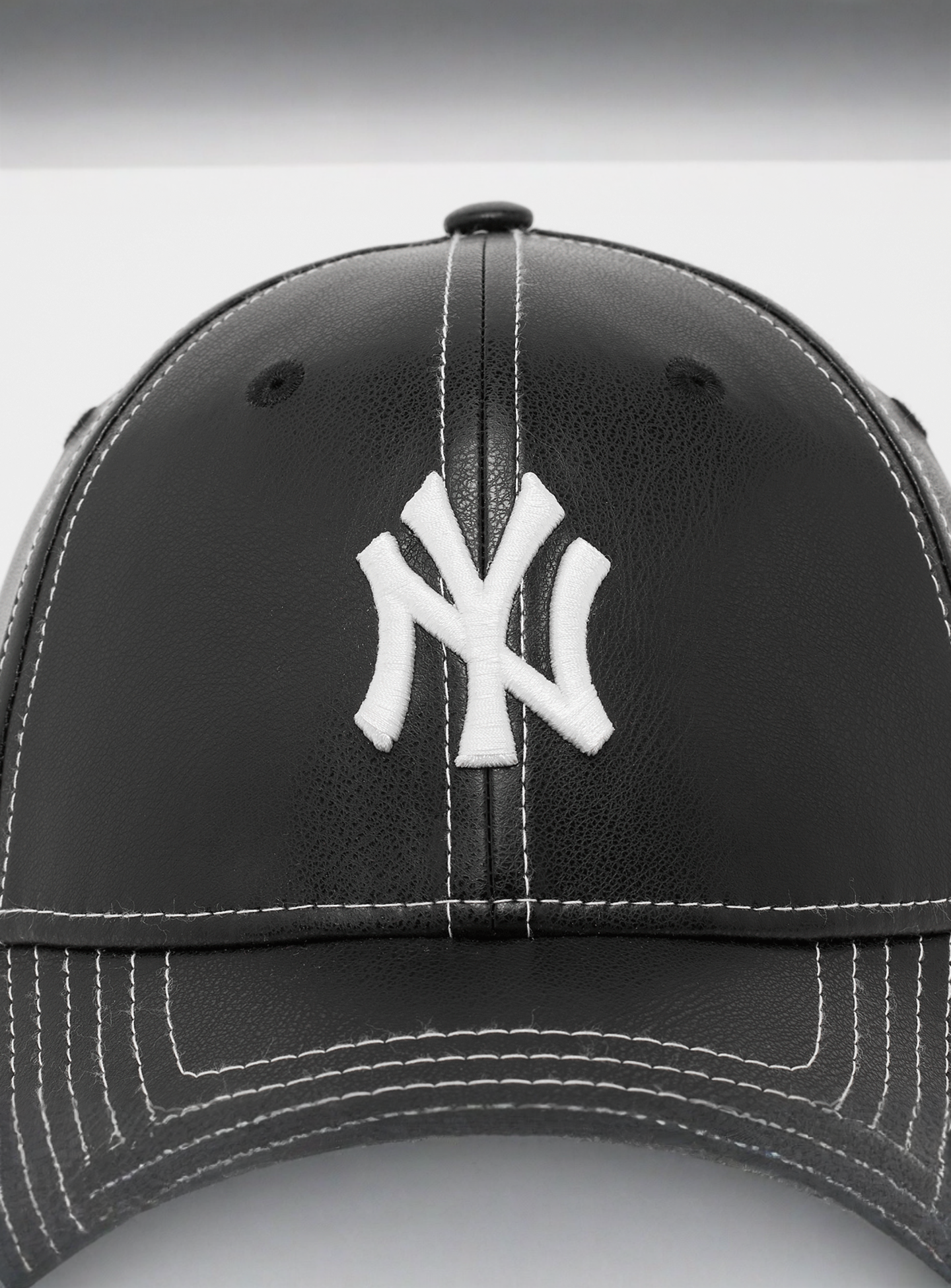New Era, FEMALE 9FORTY Topstitch PU New York Yankees, black, Image 4 of 4