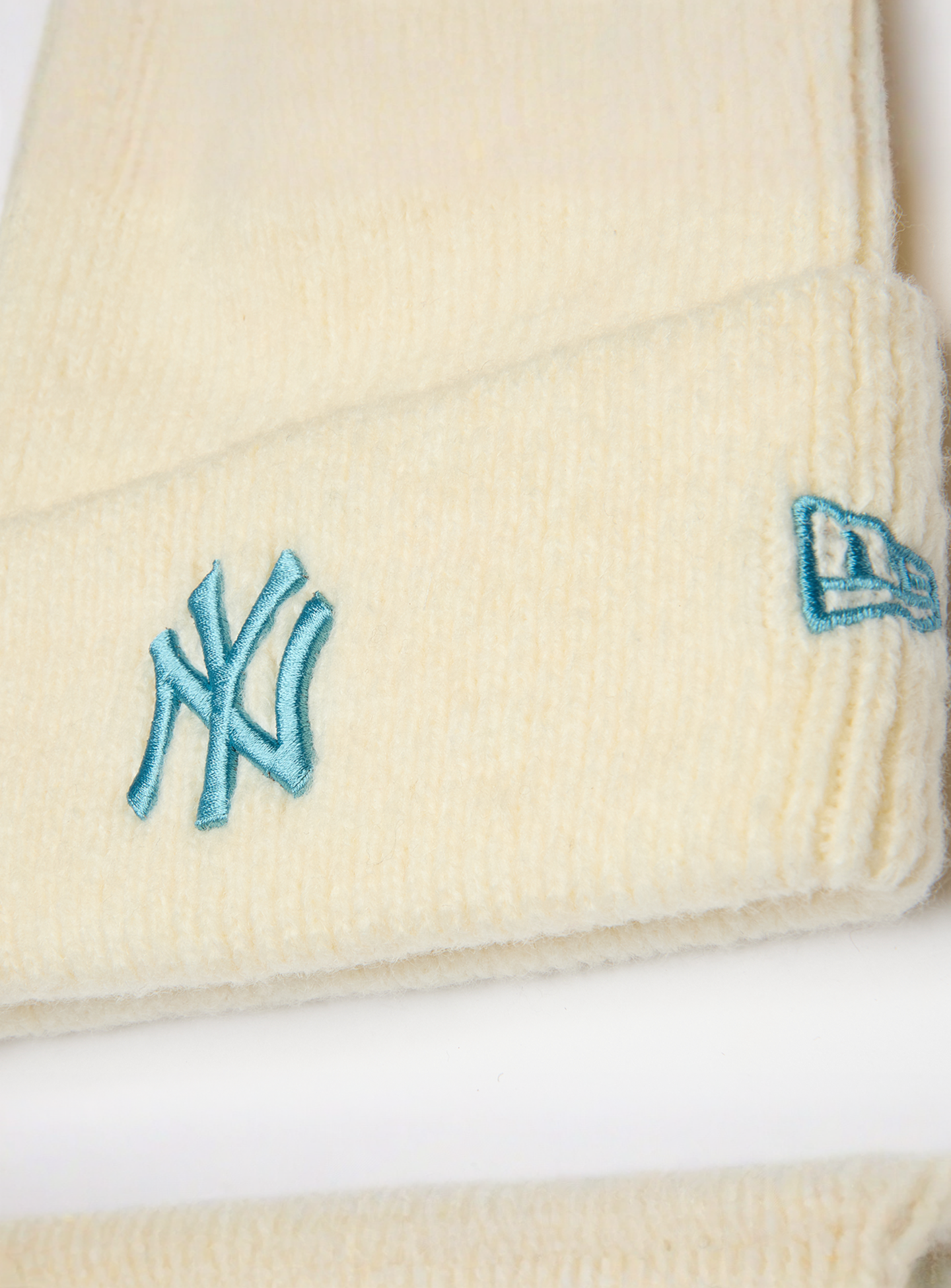 New Era, Female Wide Cuff Beanie New York Yankees, beige, Image 3 of 3