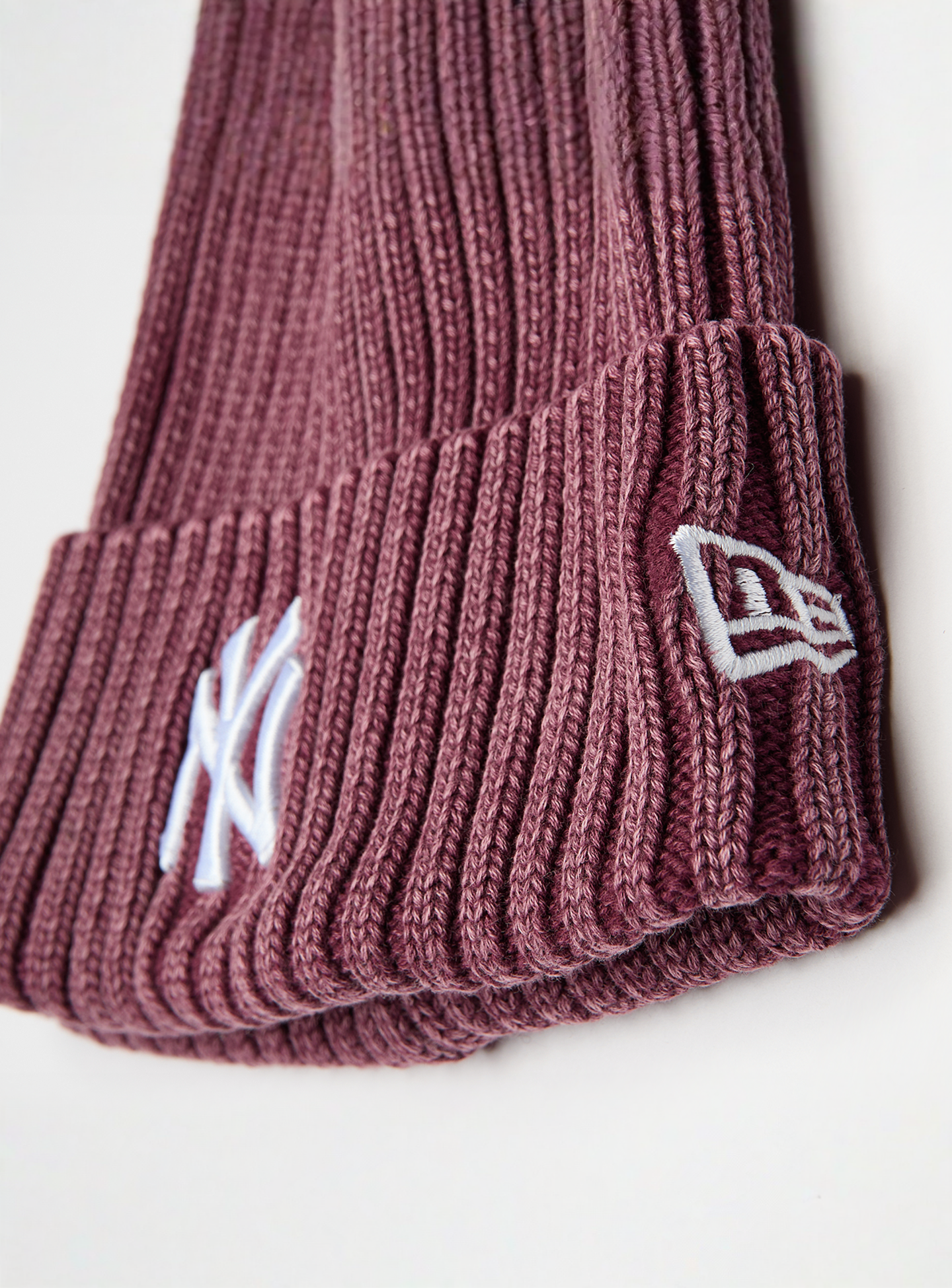 New Era, Washed Beanie MLB New York Yankees, purple, Image 3 of 3