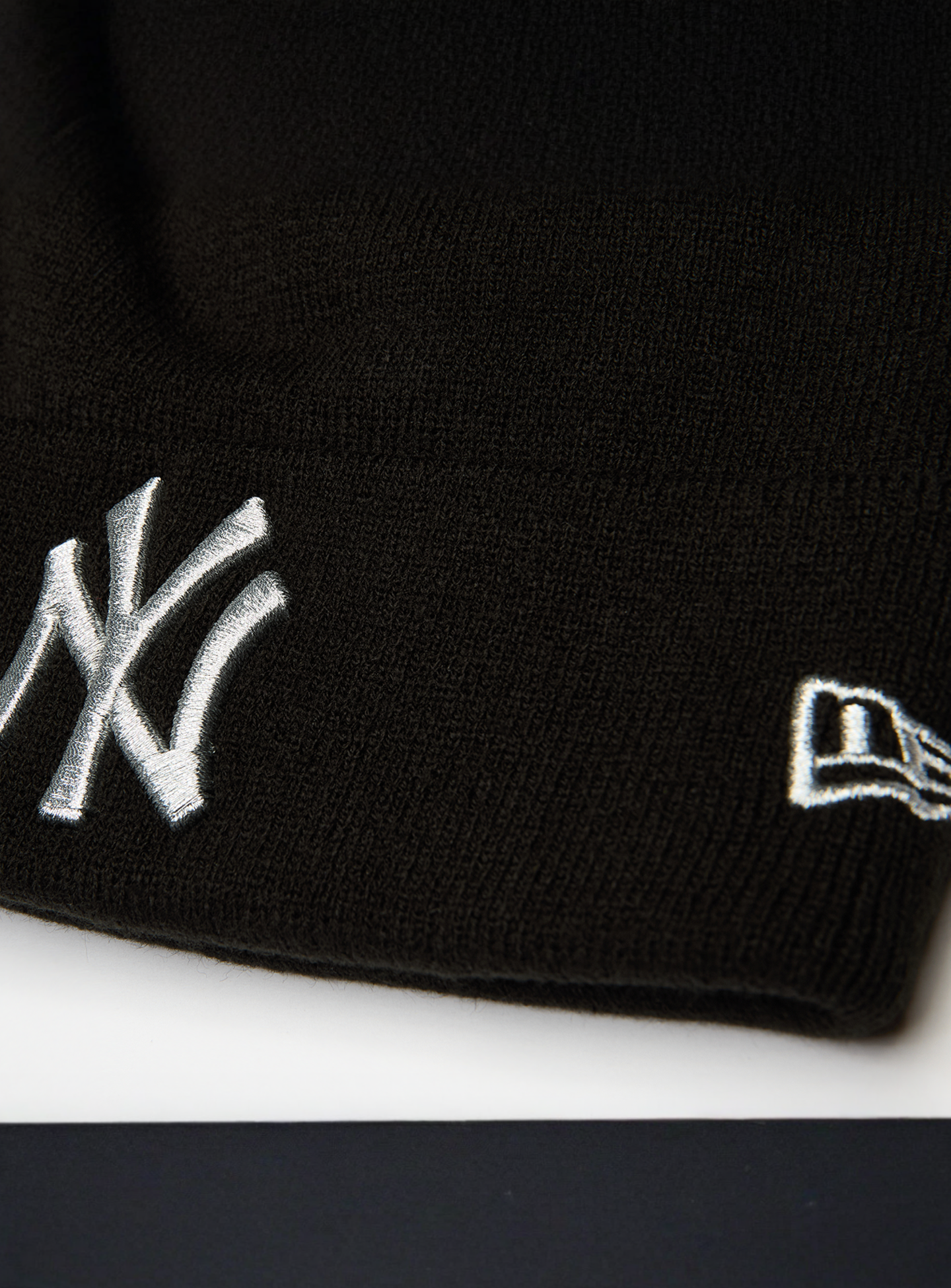 New Era, Beanie Metallic New York Yankees black, black, Image 3 of 3