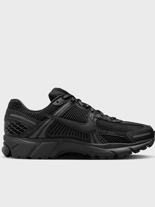 Nike, Zoom Vomero 5, black, Image 2 of 9