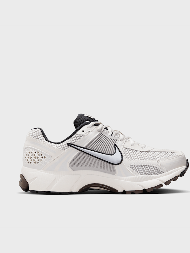 Nike, WMNS Zoom Vomero 5, white, Image 2 of 9