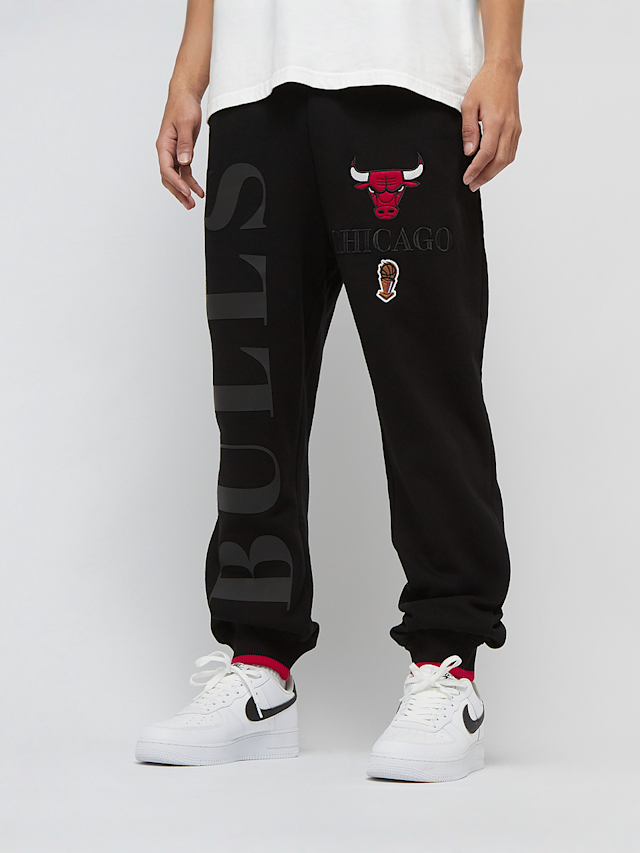 Mitchell & Ness, Team OG 3.0 Fleece Jogger Chicago Bulls, black, Image 1 of 6