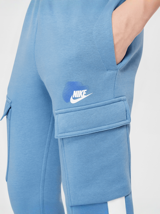 Nike, Sportswear Standard Issue Cargo Pants, blue, Image 4 of 6