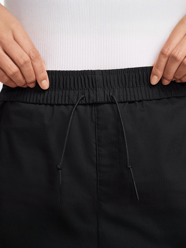 Nike, Sportswear Essential Woven Cargo Pants, black, Image 3 of 7