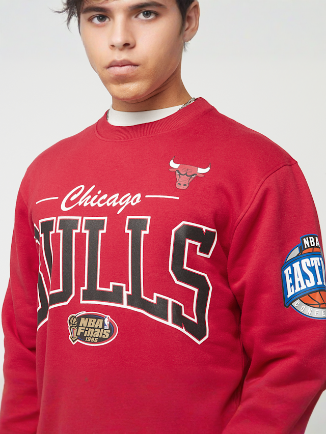 Mitchell & Ness, NBA Chicago Bulls There & Back Fleece Crew, red, Image 3 of 6