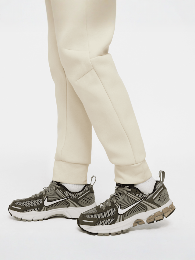 Nike, Sportswear Tech Fleece Jogger, beige, Image 8 of 9