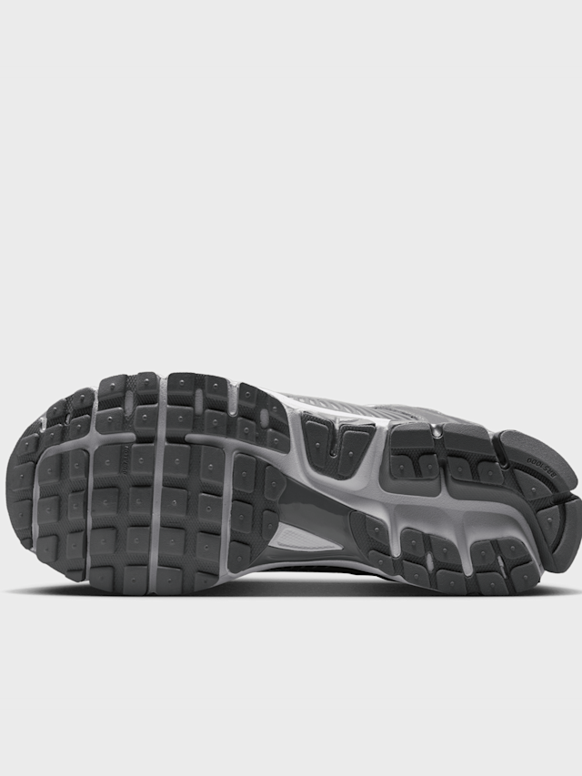Nike, Zoom Vomero 5, grey, Image 3 of 9