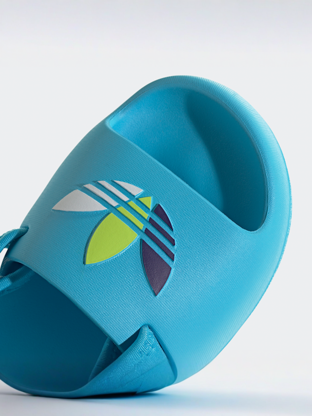 adidas Originals, Adifom Adilette Kids Slides (GS), blue, Image 7 of 8