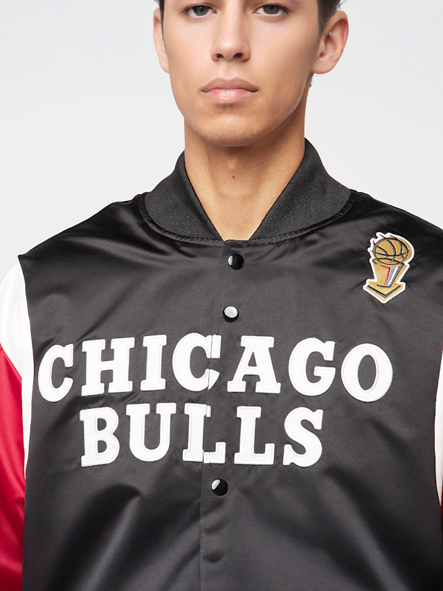 Mitchell & Ness, NBA Team Origins Satin Jacket Vintage Logo Chicago Bulls, black, Image 5 of 8