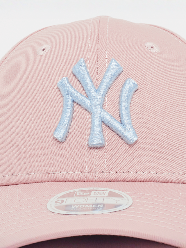 New Era, FEMALE 9FORTY League Essential New York Yankees, light pink, Image 4 of 4