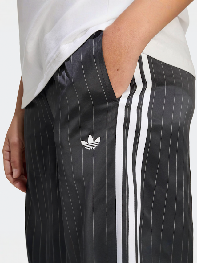 adidas Originals, 3-Streifen Wide Leg Pants, black, Image 3 of 5