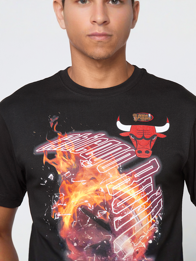 Mitchell & Ness, NBA Chicago Bulls HWC Blaze Graphic Tee, black, Image 3 of 5