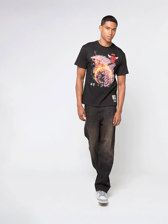 Mitchell & Ness, NBA Chicago Bulls HWC Blaze Graphic Tee, black, Image 5 of 5