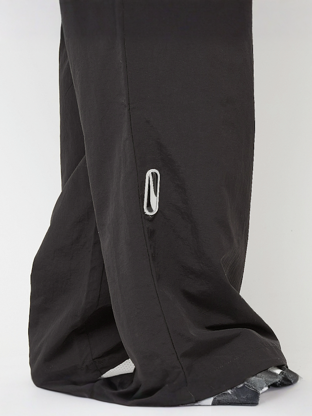 PUMA, PUMATECH-X Relaxed Track Pant Woven, black, Image 5 of 8