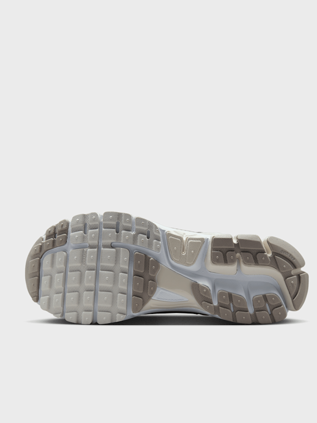 Nike, Zoom Vomero 5, white, Image 3 of 9