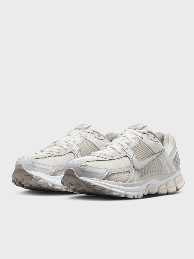 Nike, Zoom Vomero 5, white, Image 4 of 9
