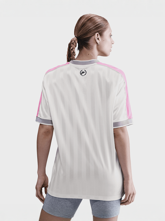Nike, Sportswear V-Neck Jersey Top, light pink, Image 2 of 5