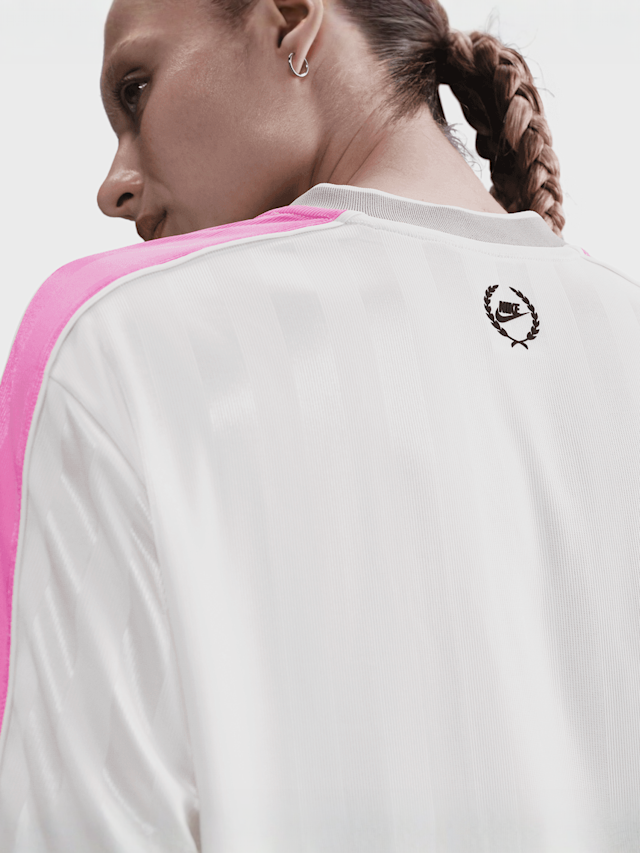 Nike, Sportswear V-Neck Jersey Top, light pink, Image 4 of 5
