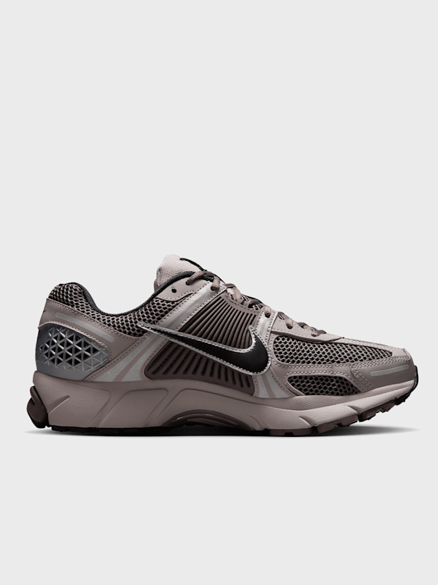 Nike, Zoom Vomero 5, brown, Image 2 of 9
