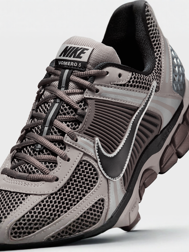 Nike, Zoom Vomero 5, brown, Image 7 of 9